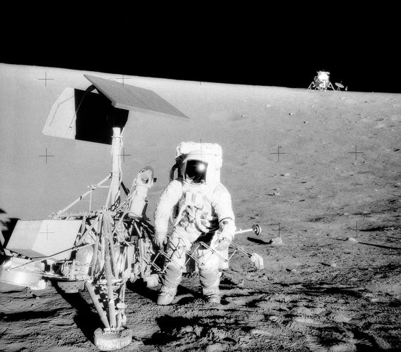 1169px-Surveyor_3-Apollo_12