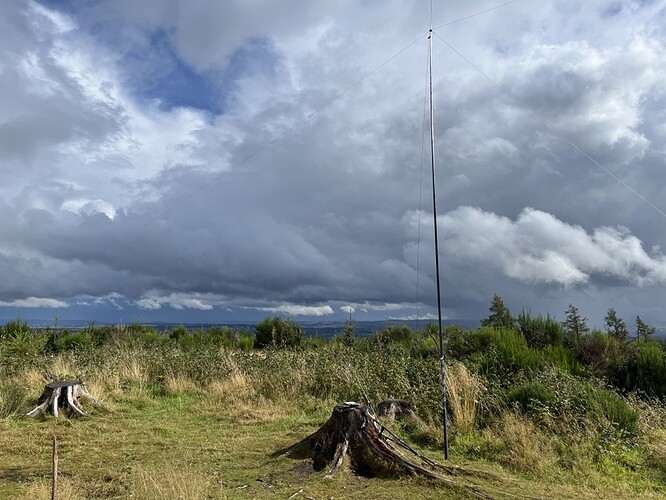 Knock of Crieff GM/SS-264 HF antenna with handheld resting against tree stump