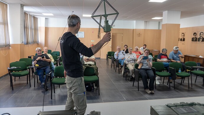 Sérgio Domingos showing some mil equipment.