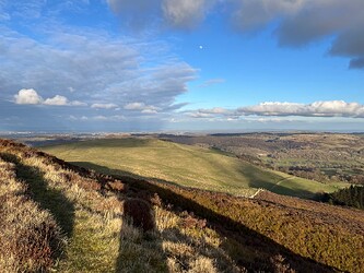 Foel Fenlli ramparts