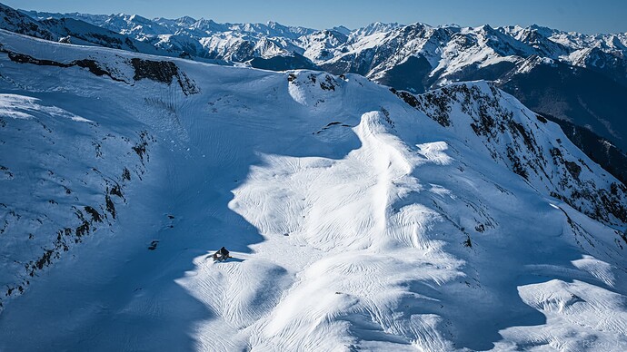 Panoramic view of the Pyrenean chain.