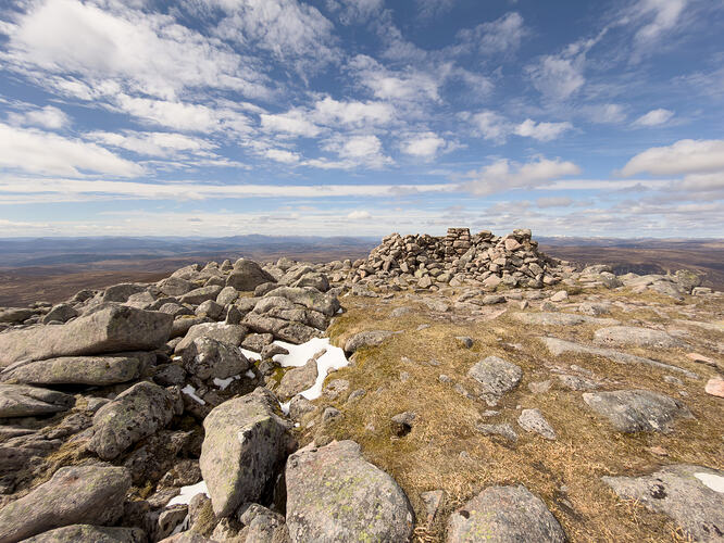 Summit trig and shelter on Beinn Dearg