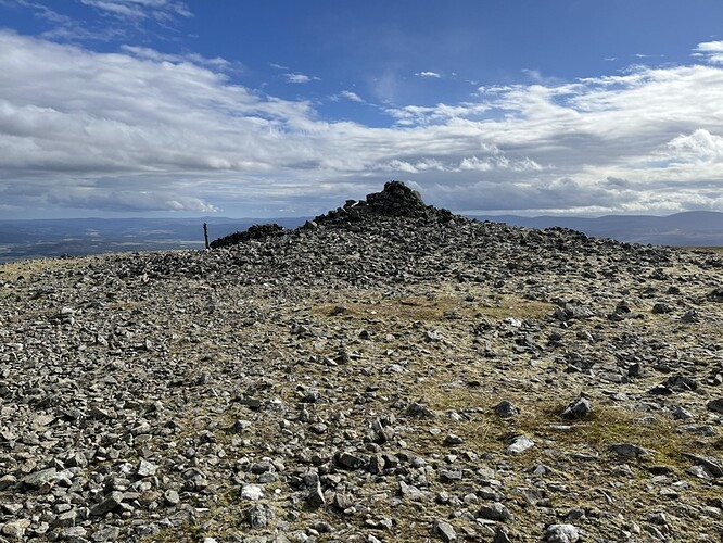 Morven GM/ES-018 Cairn and shelter