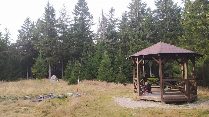 OK/KA-008, two antennas visible, OK4DX at the RIG