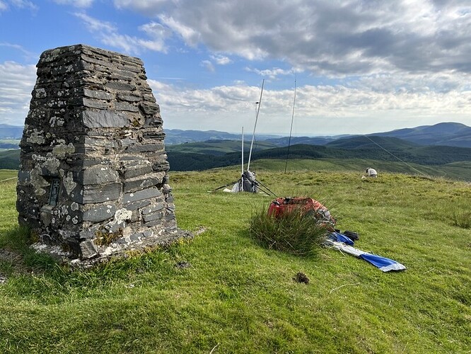 GW/NW-052 Craig Goch - Mynydd Cwmcelli, trig, VHF and HF stations