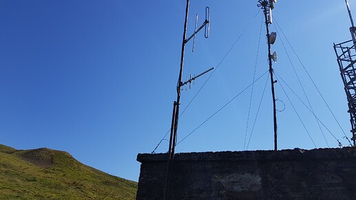The 3ele Yagi, aimed roughly west but with 180° coverage