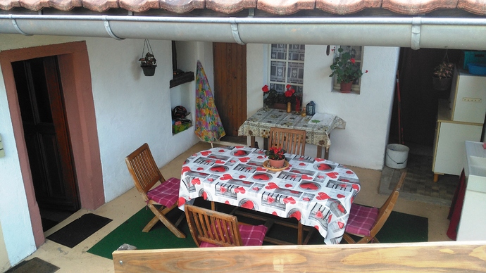 Gite outside covered dining area