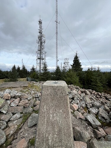 Cairn-mon-earn GM/ES-080 trig and comms towers
