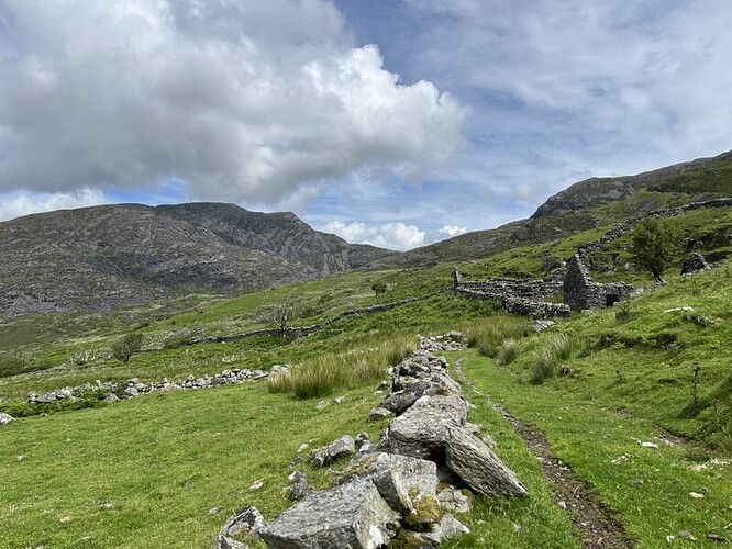 Ruined building ascending Cwn Nantcol with Rhinog Fawr and Rhinog Fach