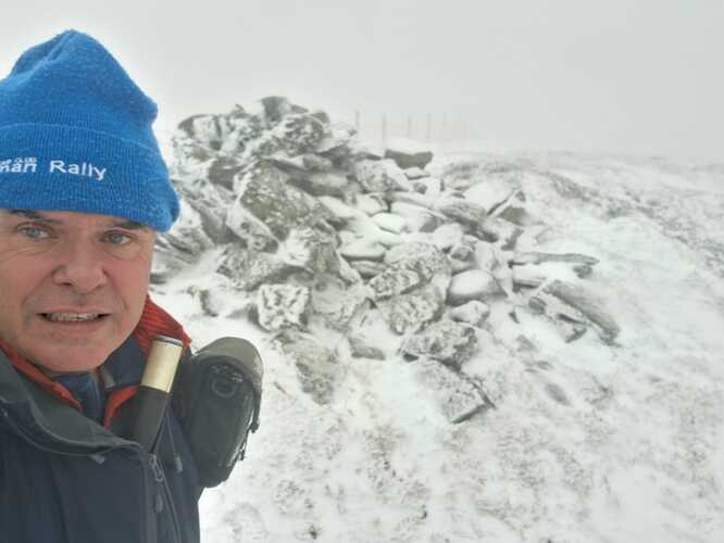 Fraser stopping his mast from freezing up