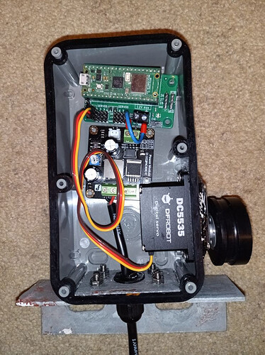 ServoAndWiFiAccessibleMicrocontroller