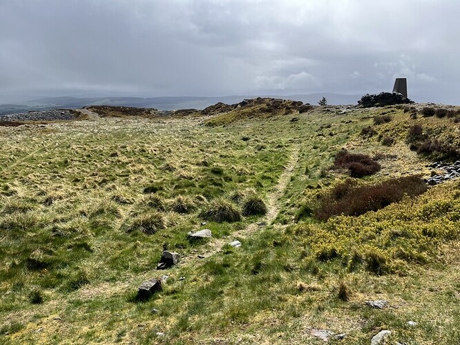 Tap o'Noth trig and fort
