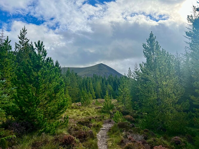 An Cabar peak appears