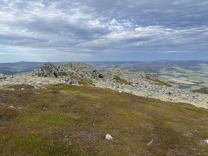 Descending Morven GM/ES-018 - Mid Cairn