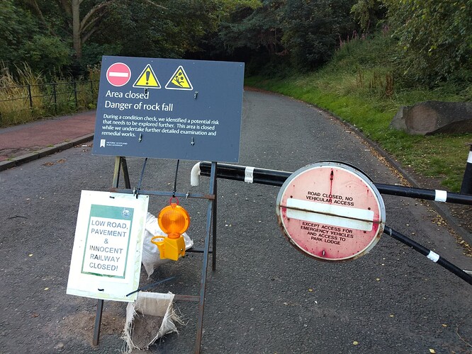 Arthurs Seat closed road