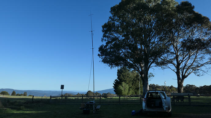 Mt Lookout antenna set up.